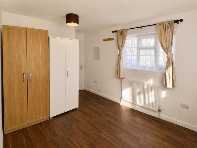 Room for rent in South Stanmore, Greater London