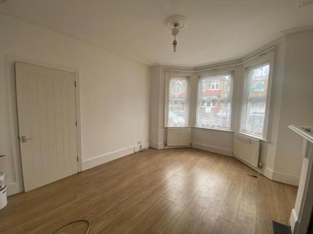 Room for rent in London Borough of Croydon, Waddon
