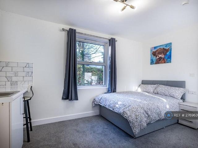 Room for rent in St James, Sandown Park