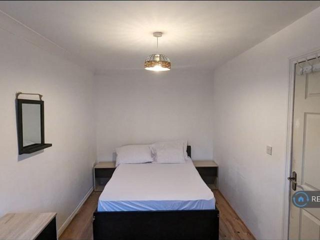 Room for rent in Burnedge, Greater Manchester