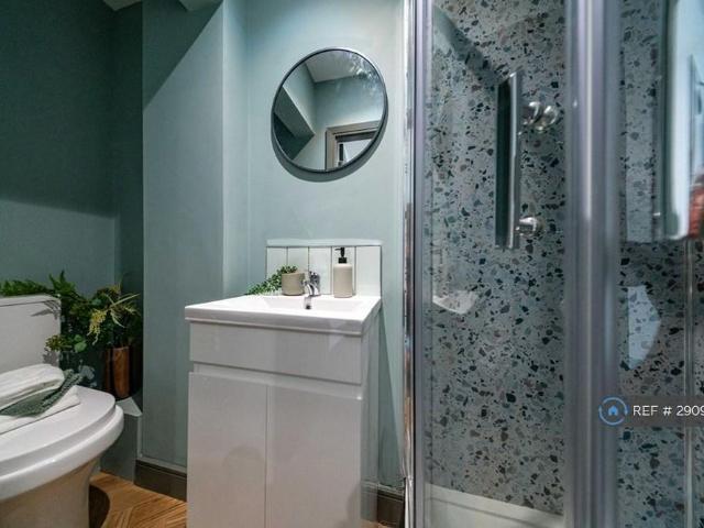 Room for rent in Buckley Wells, Bury
