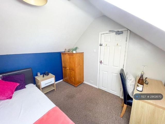 Room for rent in Walton Court, Aylesbury