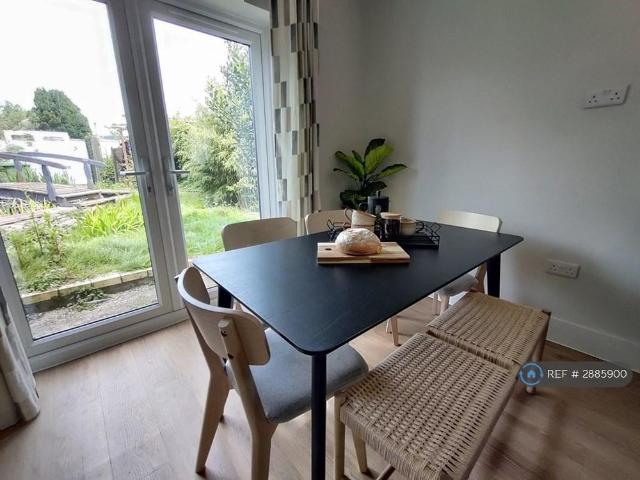 Room for rent in Poole