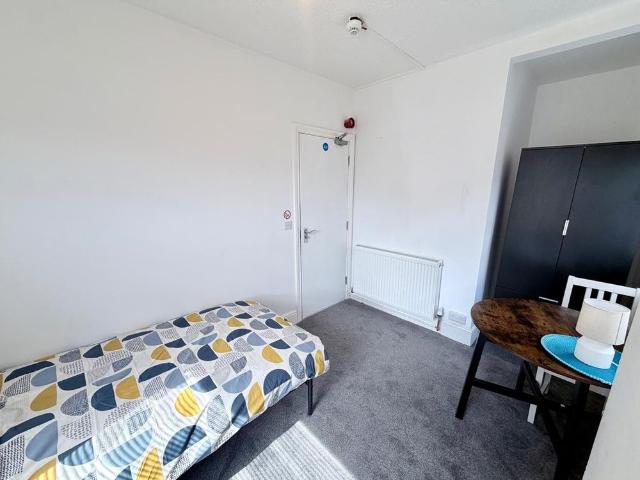 Room for rent in Maidenhall, Key Street
