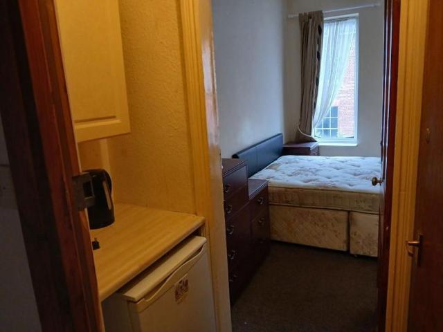 Room for rent in Baswich, Staffordshire