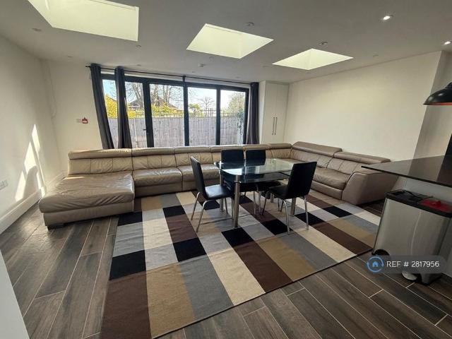 Room for rent in London Borough of Croydon, Greater London
