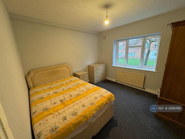 Room for rent in Carshalton Beeches, Isle Of Man