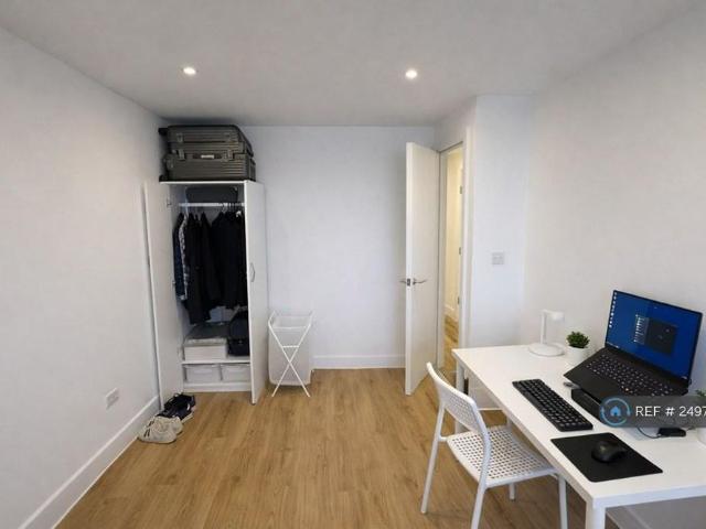 Room for rent in North Kensington, Greater London