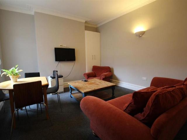 Room for rent in Kirkstall, West Yorkshire