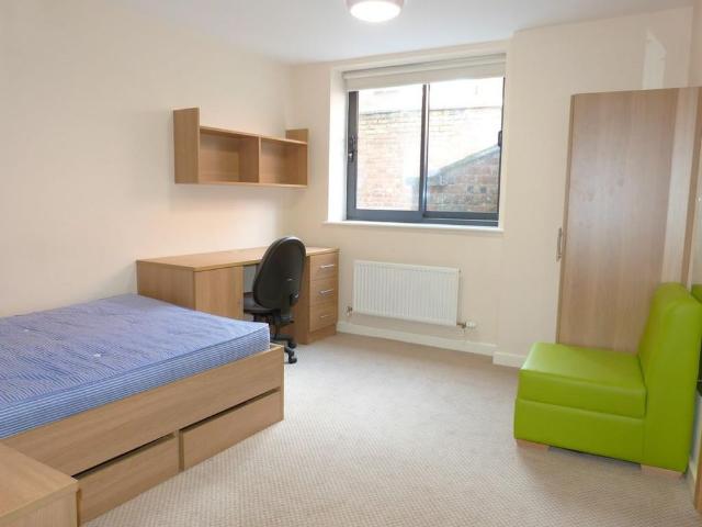 Room for rent in Oxleaze, Gloucester