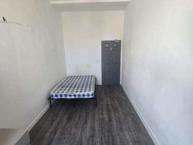 Room for rent in Goldthorn Hill, West Midlands