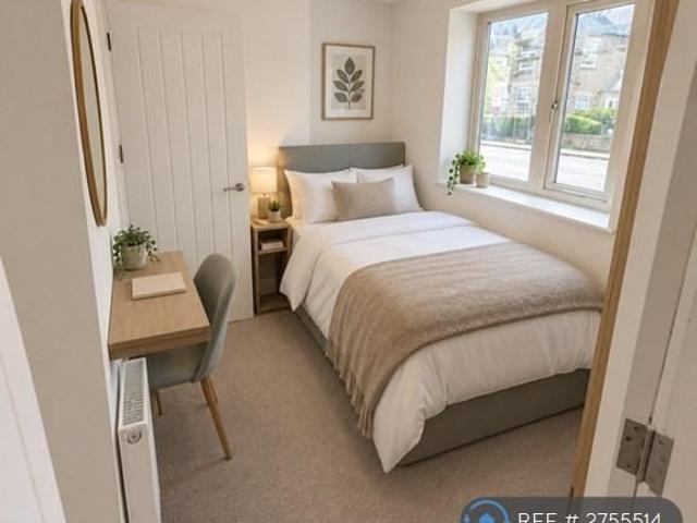 Room for rent in Little Preston, West Yorkshire