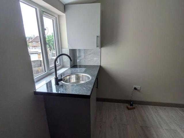 Room for rent in Ponders End, Greater London