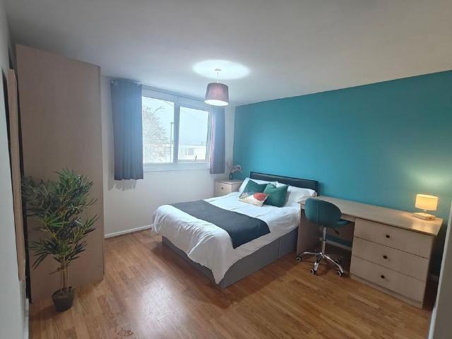 Room for rent in Kirkstall, West Yorkshire