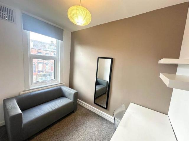 Room for rent in Burley, West Yorkshire