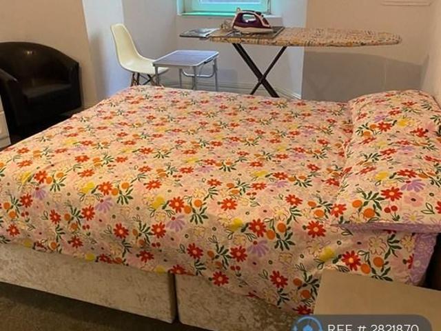 Room for rent in The Haulgh, Lee Bank