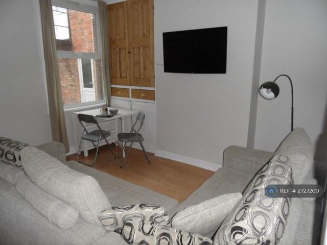 Room for rent in Elmfield, Leicestershire