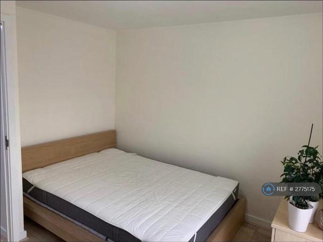 Room for rent in St James' End, Northampton