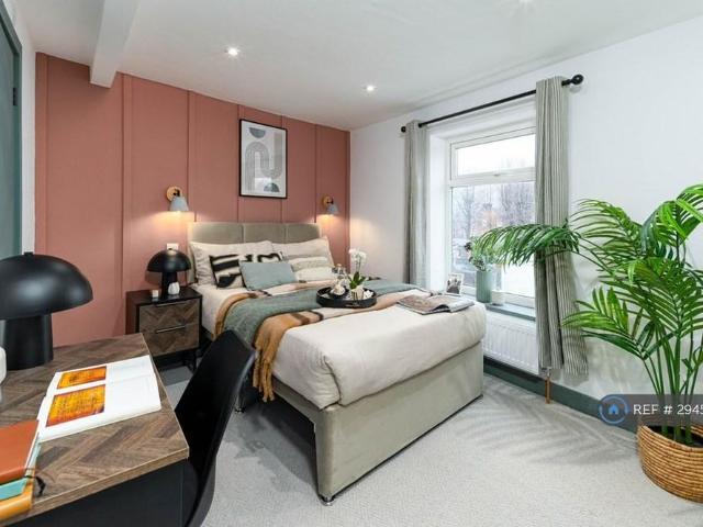 Room for rent in Godley, Greenheys