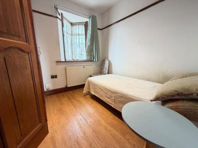 Room for rent in Lane, Greater London