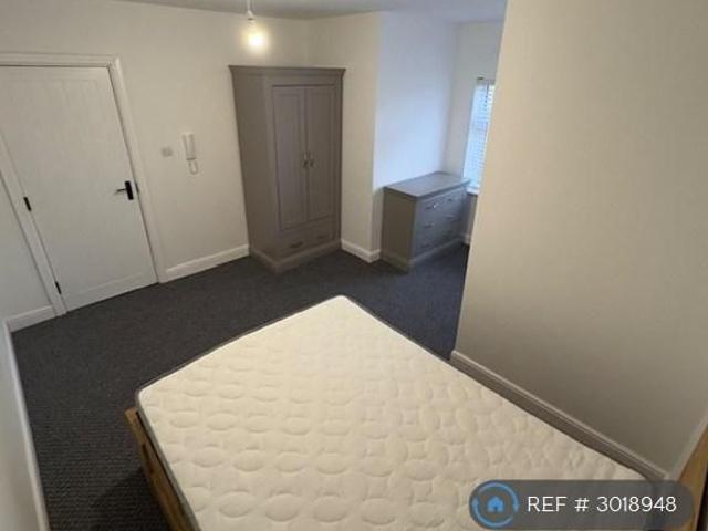 Room for rent in Lee Bank, Greater Manchester
