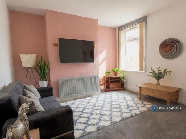 Room for rent in Barton upon Irwell, Salford