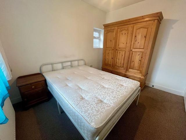 Room for rent in London Borough of Hounslow, Surrey