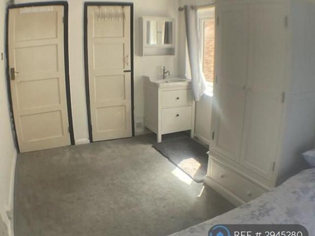Room for rent in Elstree and Borehamwood, Borehamwood