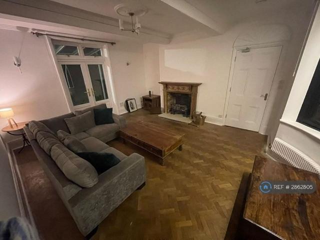 Room for rent in St. Martin's, The Bridge
