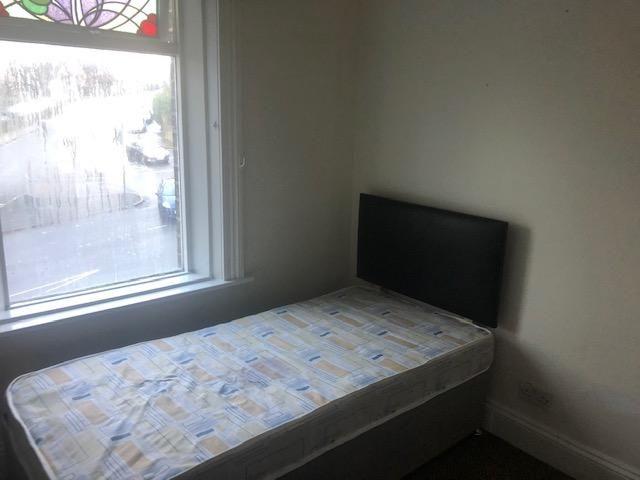 Room for rent in Exley, West Yorkshire
