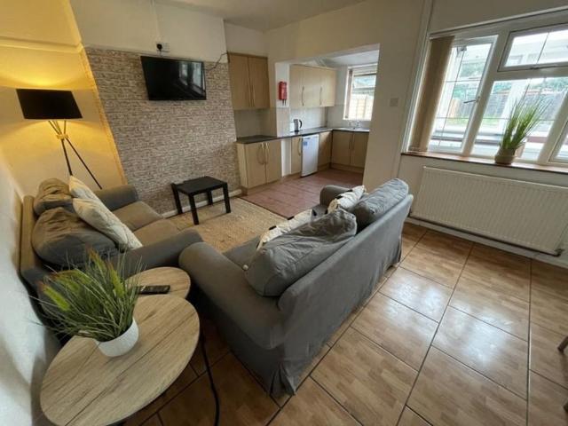 Room for rent in St John's, Worcestershire
