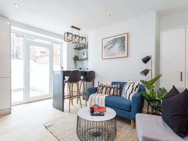 Room for rent in Claughton, Wirral