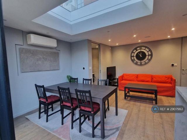 Room for rent in Shepherd's Bush, Greater London
