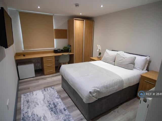 Room for rent in Roby Mill, Lancashire