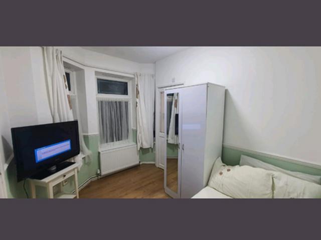 Room for rent in Rush Green, Greater London