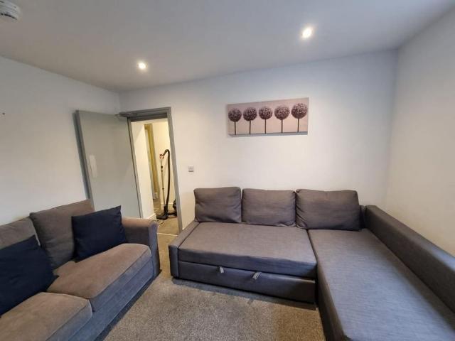 Room for rent in Wrenthorpe, West Yorkshire