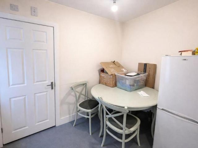 Room for rent in Totteridge, Cressex