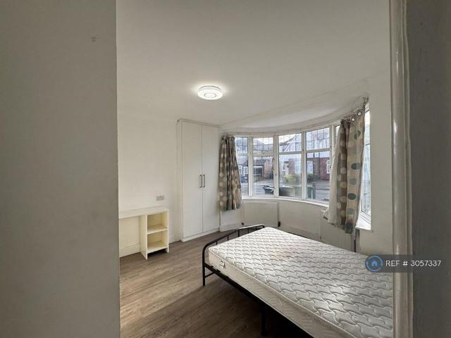 Room for rent in Greenhill, Greater London