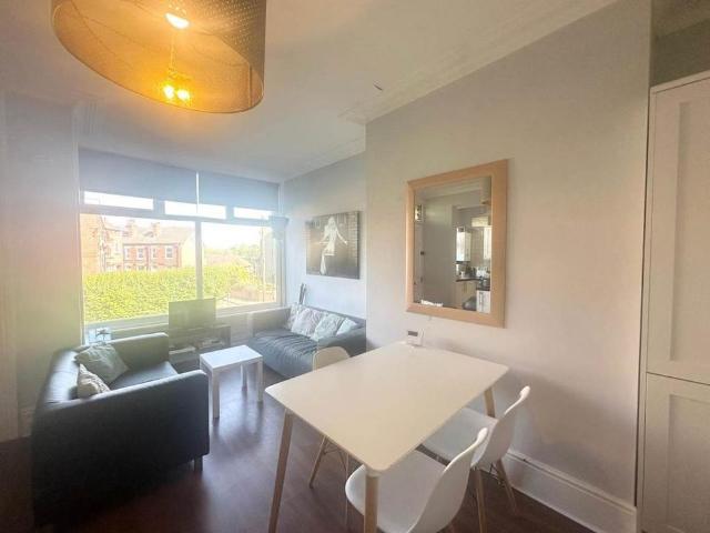 Room for rent in Burley, West Yorkshire