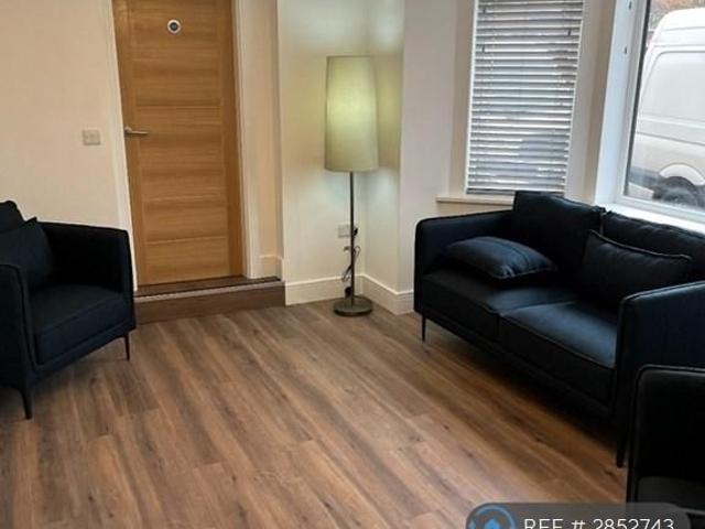Room for rent in Barton upon Irwell, Salford