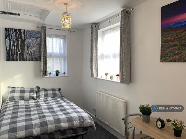 Room for rent in London Borough of Enfield, Greater London