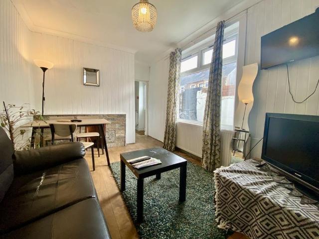 Room for rent in Plasnewydd, Falcon Lodge