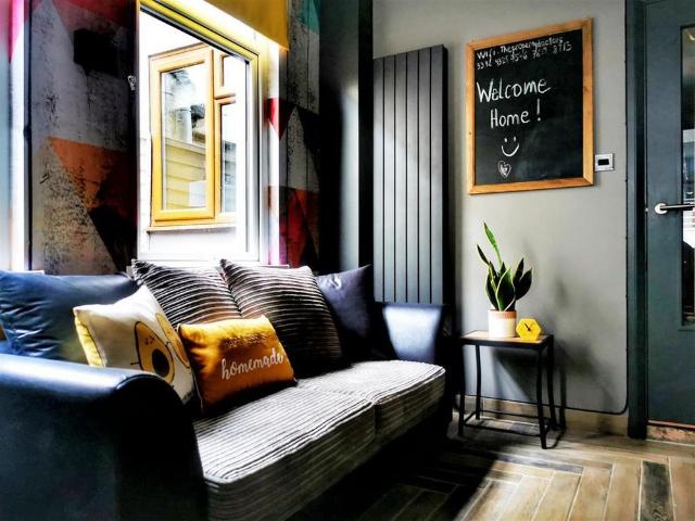 Room for rent in Falcon Lodge, Wales