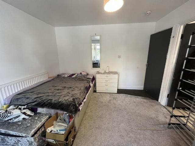 Room for rent in London Borough of Ealing, Greenford