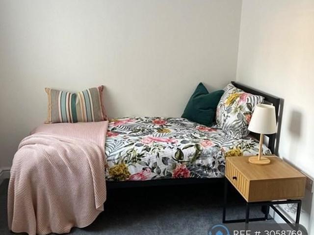 Room for rent in Cowhill, Oldham