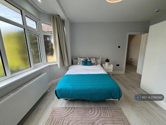 Room for rent in Carshalton Beeches, Greater London
