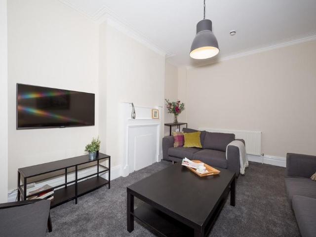 Room for rent in Burley, West Yorkshire
