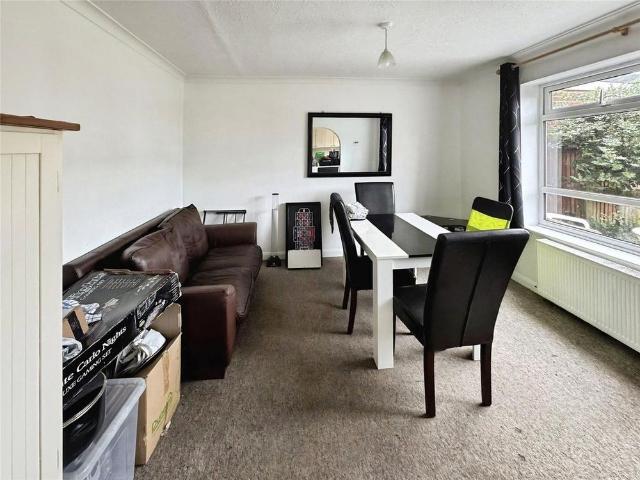 Room for rent in Egham Wick, Row Town