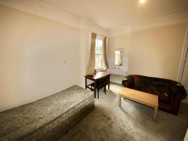Room for rent in High Field, York