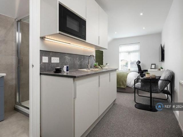 Room for rent in Burrow's Bush, Wellingborough